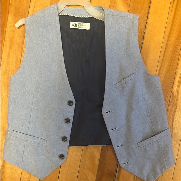 H&M Kids Light Blue Vest Size 9/10 - Picture 1 of 1